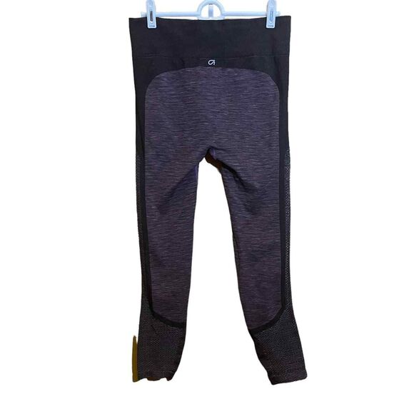 Gap‎ Fit Purple and Black Capri Leggings with Netting Detail Size M - Picture 2 of 8